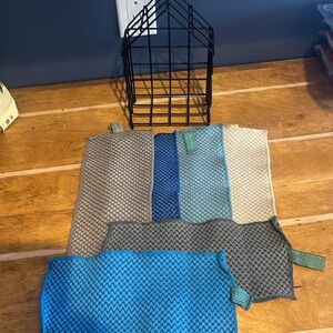 Norwex Counter Cloth Holder and 6 Cloths